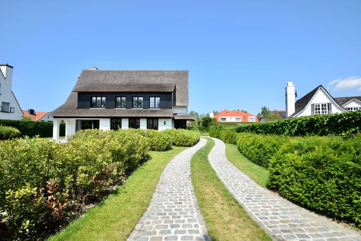 Alleenstaande villa uitzonderlijk rustig gelegen in een g...