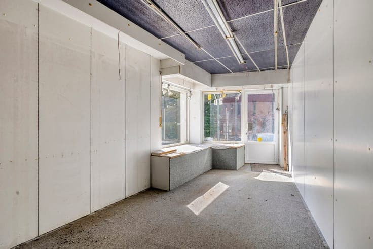 Opportunity in the heart of Overijse: shop + home