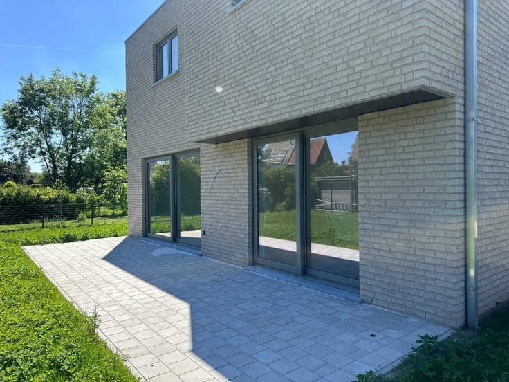 Energiezuinige nieuwbouwwoning met 3 slaapkamers en carpo...
