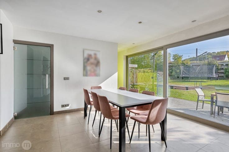 Ruime gezinswoning met 6 slaapkamers, prachtige tuin en z...