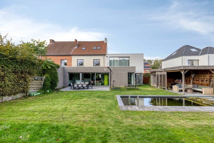 Ruime gezinswoning met 6 slaapkamers, prachtige tuin en z...