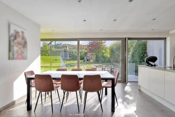 Ruime gezinswoning met 6 slaapkamers, prachtige tuin en z...