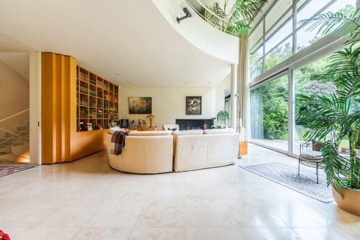 Serra di Migni architect-designed house, edge of the forest