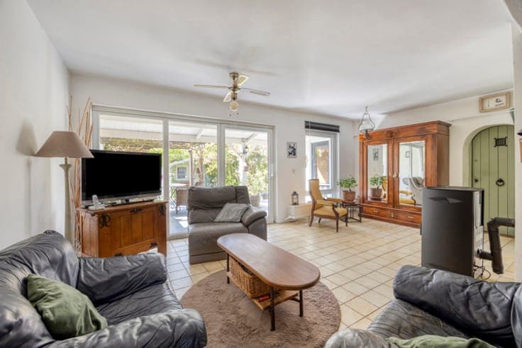 3-bedroom house with terrace and west-facing garden