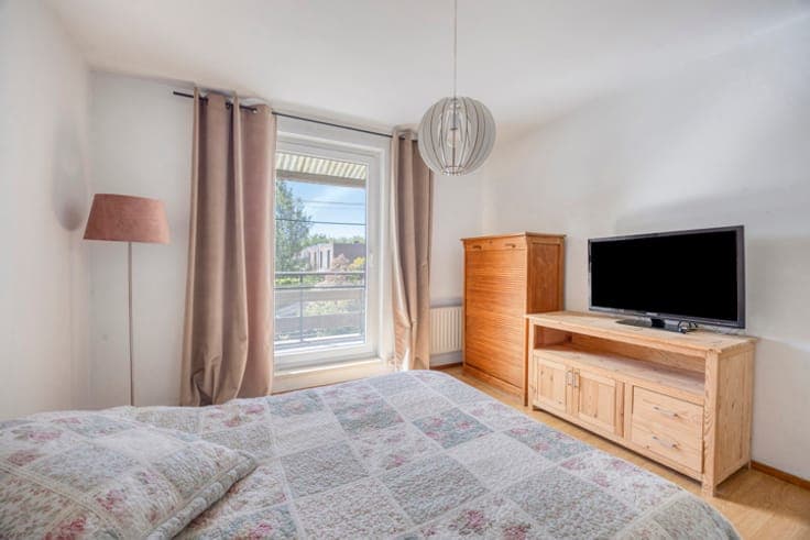 3-bedroom house with terrace and west-facing garden