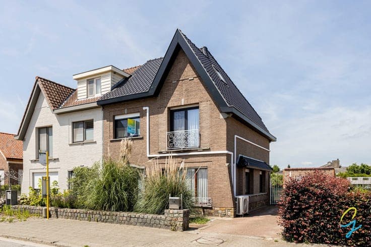 A move-in ready, recently renovated house in Wichelen
