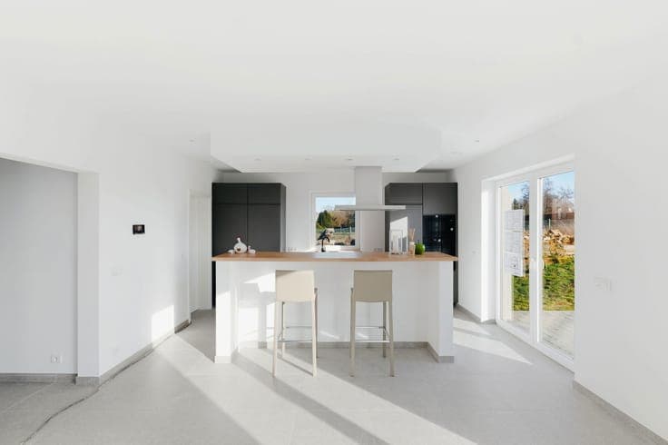 New house located in a quiet and green setting