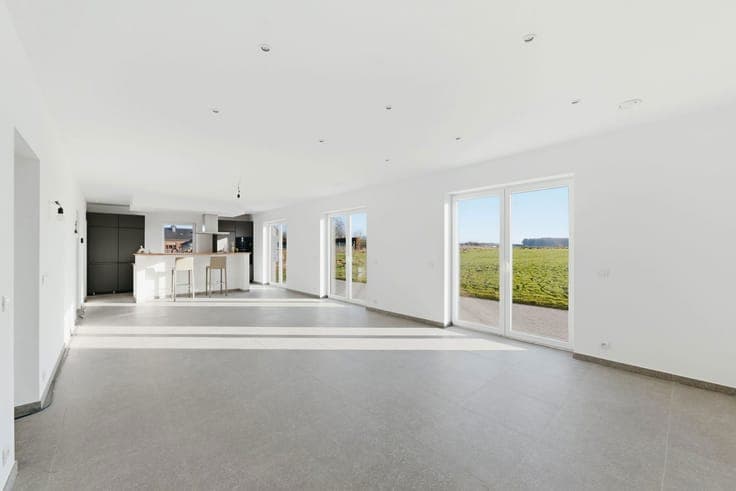 New house located in a quiet and green setting