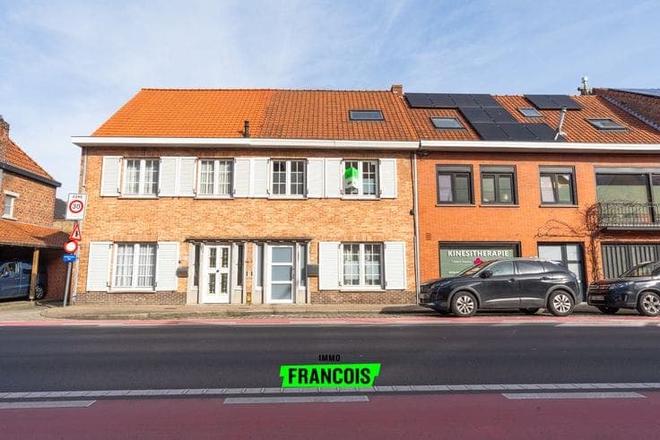 A ready-to-move-in 3-bedroom house with a garage in Sint-Kr…