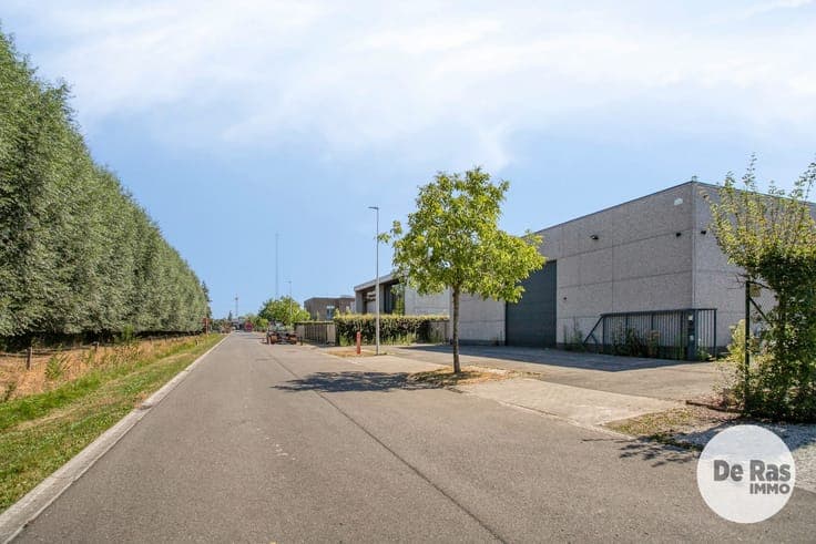 LIEVEGEM-Uniek Magazijn met vergund woongedeelte op 21a 25ca
