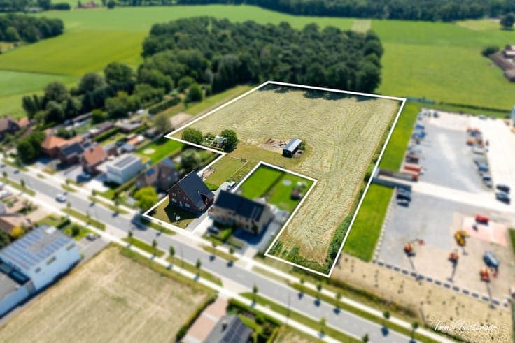 Renovated house with a meadow on approximately 1.2 hectares