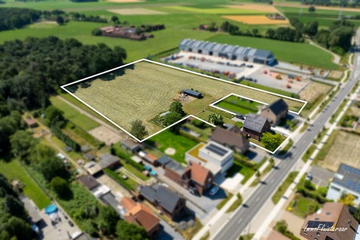 Renovated house with a meadow on approximately 1.2 hectares