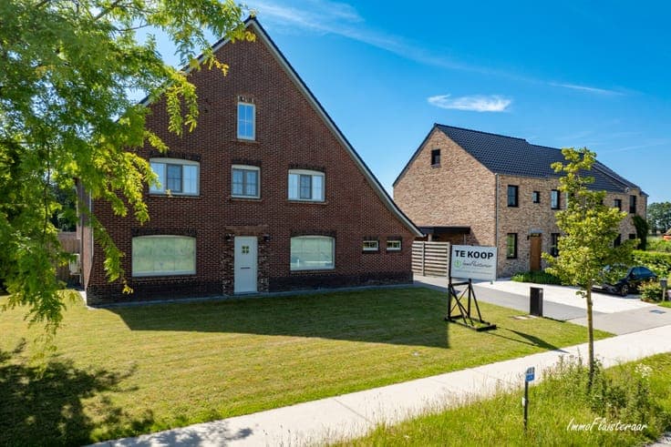 Renovated house with a meadow on approximately 1.2 hectares