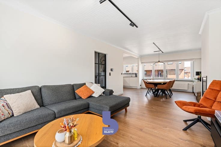 Instapklare en volledig vernieuwde rijwoning met zonnige ...
