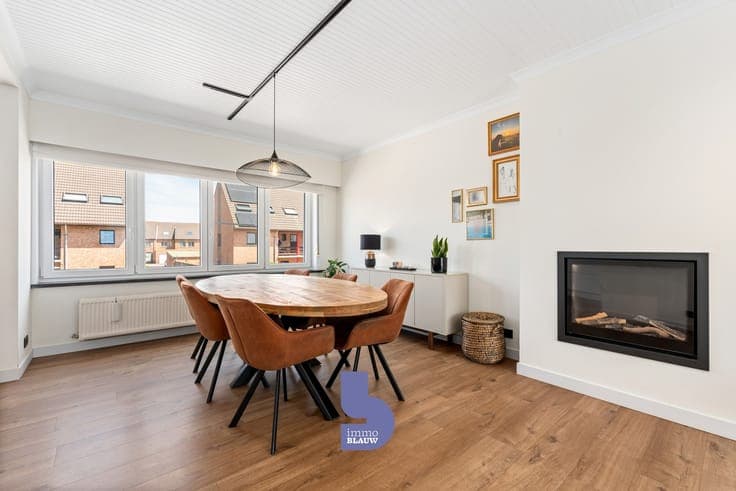 Instapklare en volledig vernieuwde rijwoning met zonnige ...