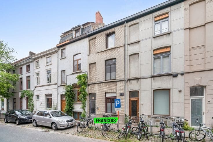 Compliant student accommodation for sale in student distric…