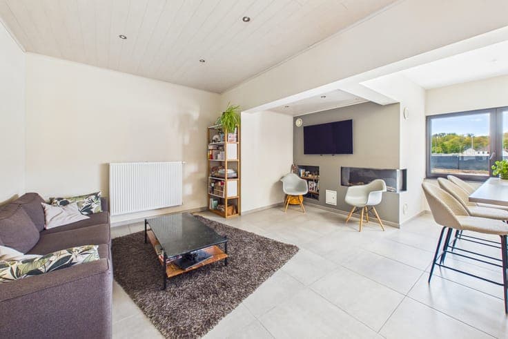 Renovated house with 3 bedrooms, garden and garage