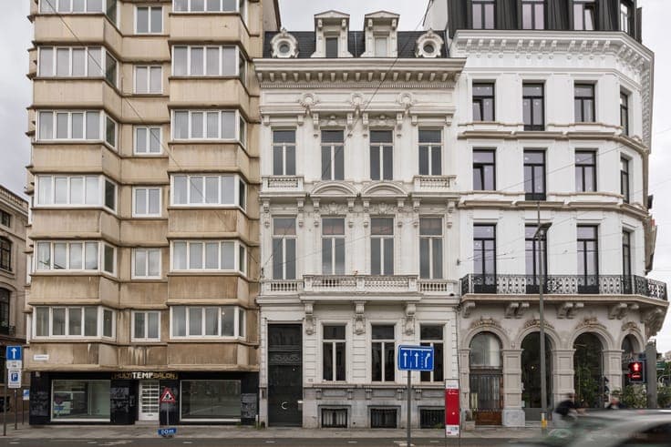 ANTWERP - Stately townhouse with garden and coach house