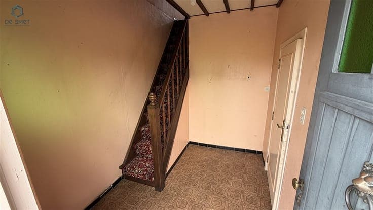 Renovation project with 5 bedrooms, garage, and spacious gar