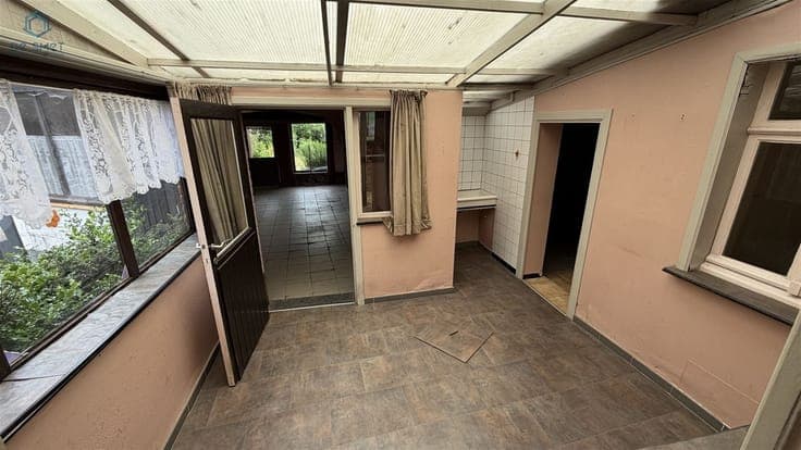 Renovation project with 5 bedrooms, garage, and spacious gar