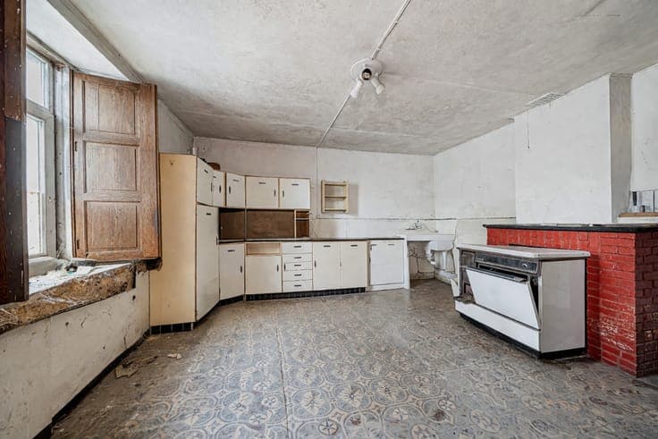 Farmhouse to Renovate with Large Outbuildings – Bertrix