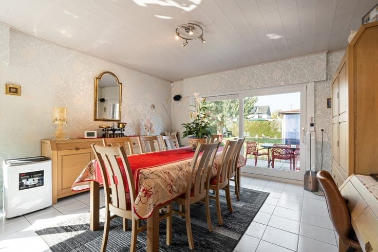 Spacious 5-bedroom home for sale in Sint-Eloois-Vijve
