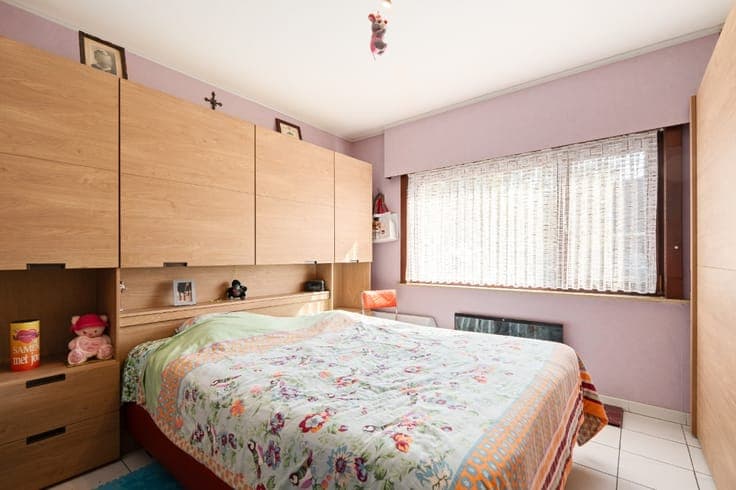 Spacious 5-bedroom home for sale in Sint-Eloois-Vijve