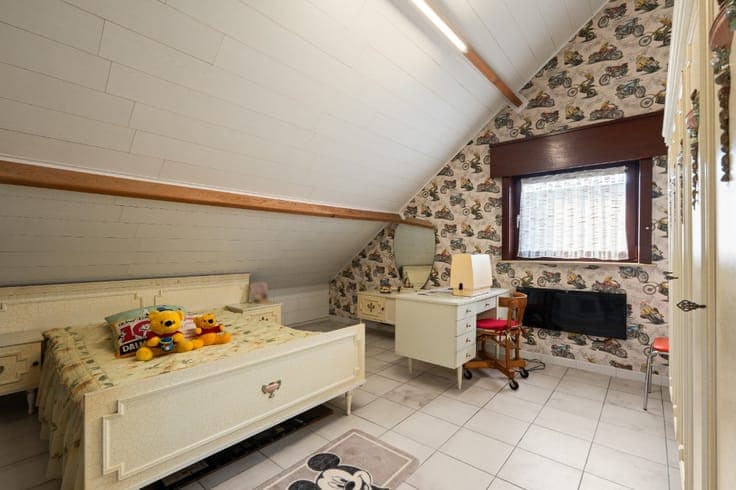 Spacious 5-bedroom home for sale in Sint-Eloois-Vijve