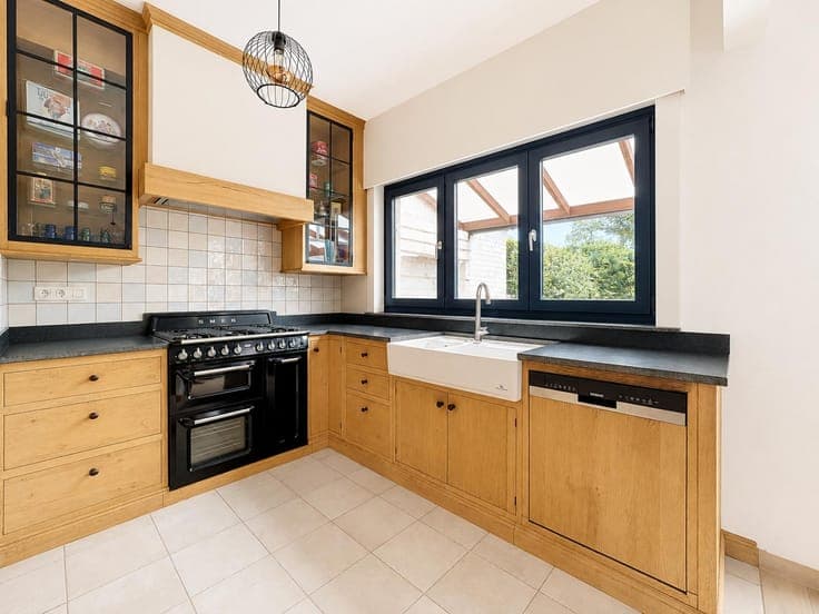 ☀️ SOUTH-FACING! Renovated Home • 152 m² • 3-4 Bedrooms