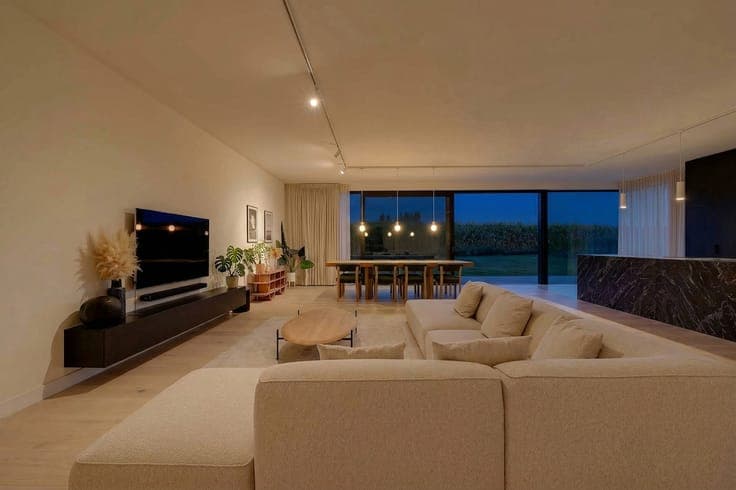 Luxury New-Build Villa with Open Views in Marke
