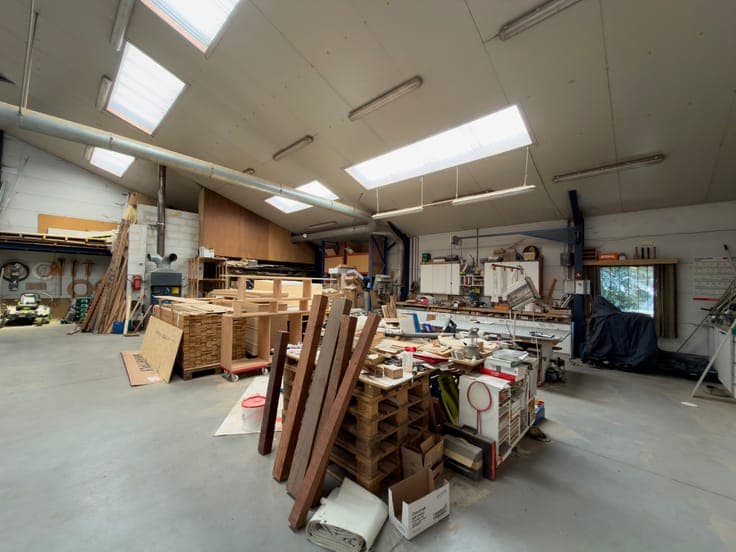 Magazijn 500m² op een perceel van 5554m² in Drongen
