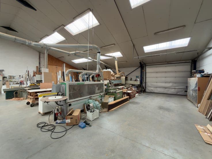 Magazijn 500m² op een perceel van 5554m² in Drongen