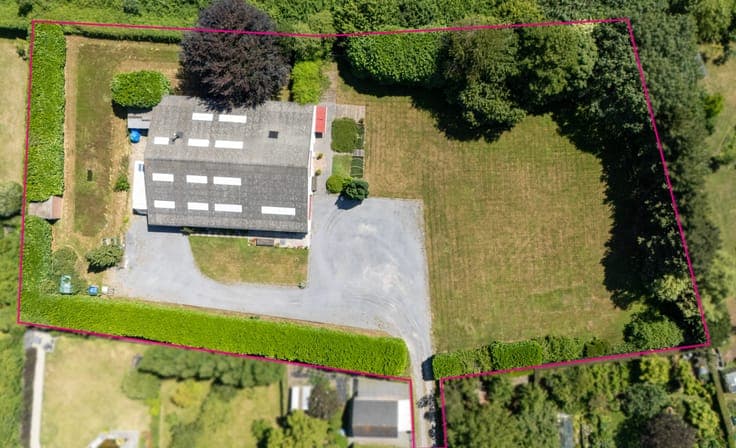 Magazijn 500m² op een perceel van 5554m² in Drongen