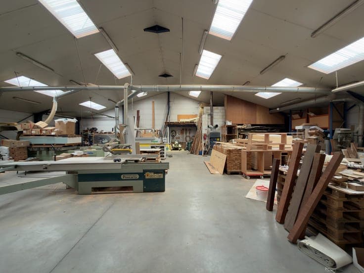 Magazijn 500m² op een perceel van 5554m² in Drongen