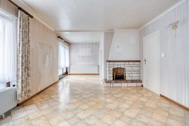Te renoveren, rustig gelegen, woning met twee slaapkamers