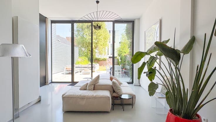 Townhouse with park view and investment opportunity