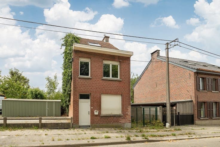 Te renoveren eengezinswoning met grote tuin