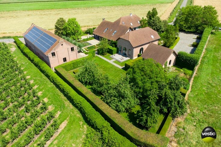EXCLUSIEVE HOEVE MET MEERDERE WOONGEDEELTES, ATELIER, STA...
