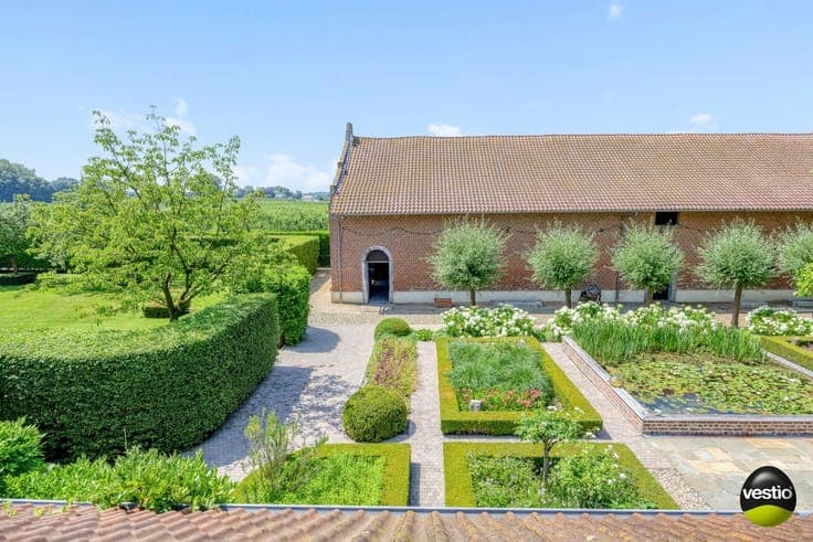 EXCLUSIEVE HOEVE MET MEERDERE WOONGEDEELTES, ATELIER, STA...