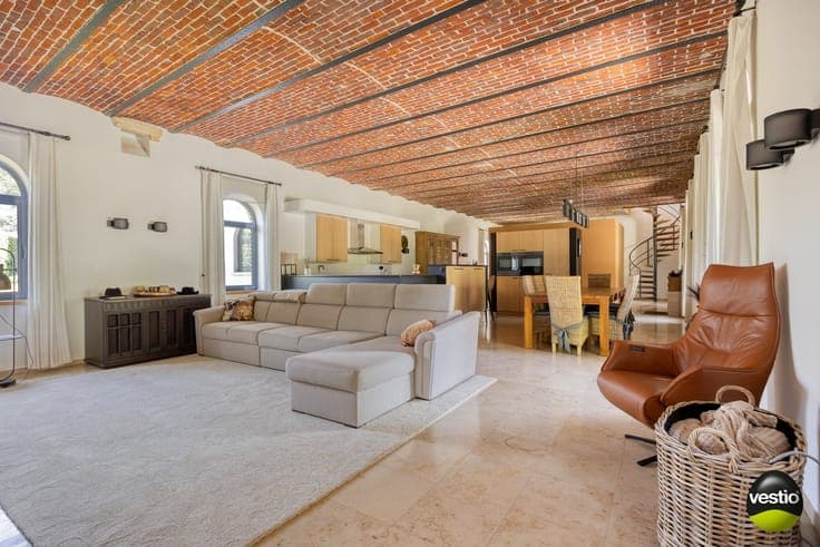 EXCLUSIEVE HOEVE MET MEERDERE WOONGEDEELTES, ATELIER, STA...