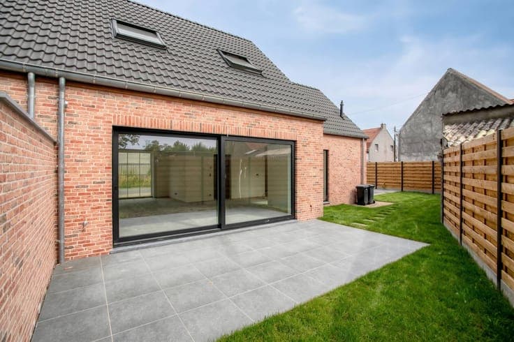 Semi-detached new-build house for sale with 3 rooms, drivewa