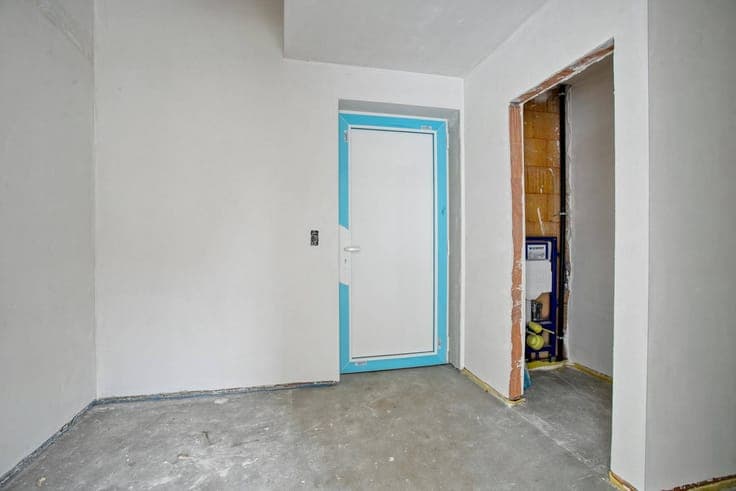 Semi-detached new-build house for sale with 3 rooms, drivewa