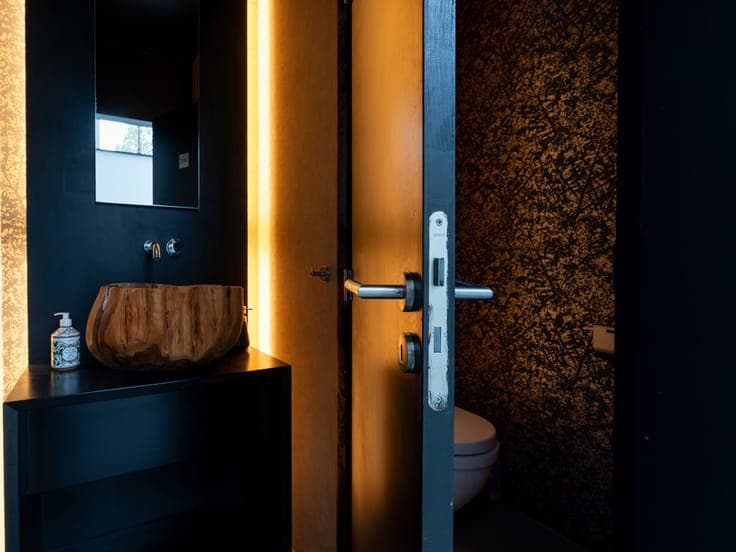Between authenticity - Exceptional property