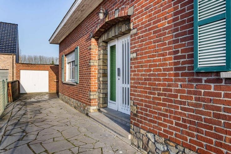 Detached villa with character, in need of renovation