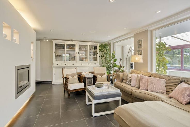 Ready to move in family home with 3 bedrooms and garden in K