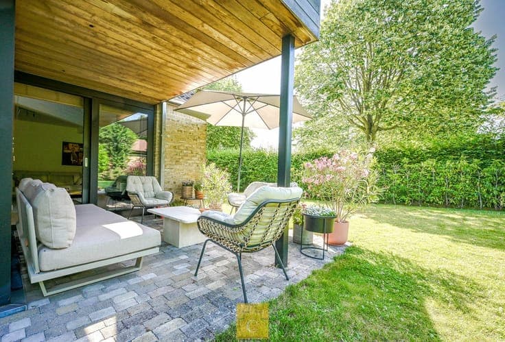 klassiek-moderne villa met garage en sublieme zongerichte...