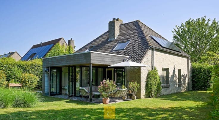 klassiek-moderne villa met garage en sublieme zongerichte...