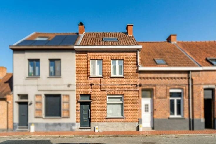 Centraal gelegen charmante woonst met diepe tuin te Vosse...