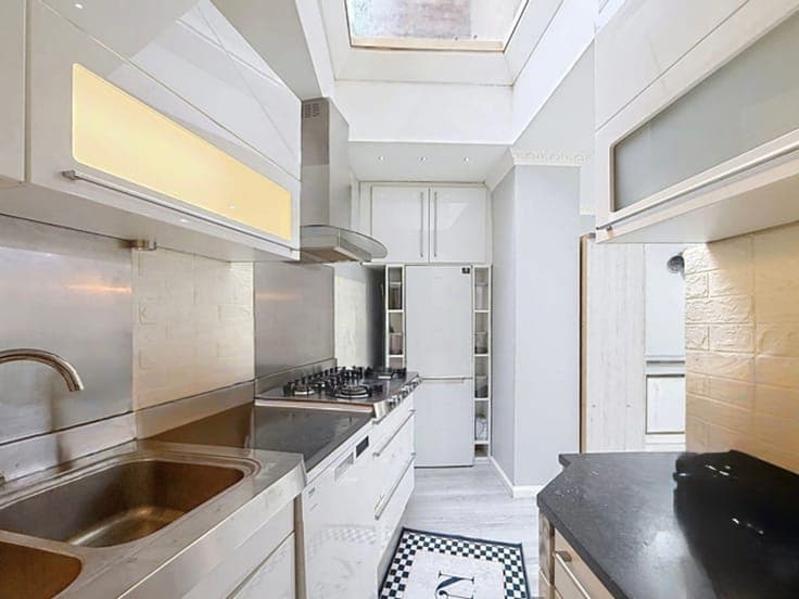 Spacious 4-bedroom house with studio