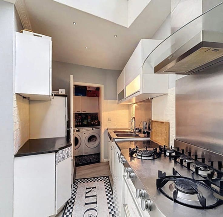 Spacious 4-bedroom house with studio